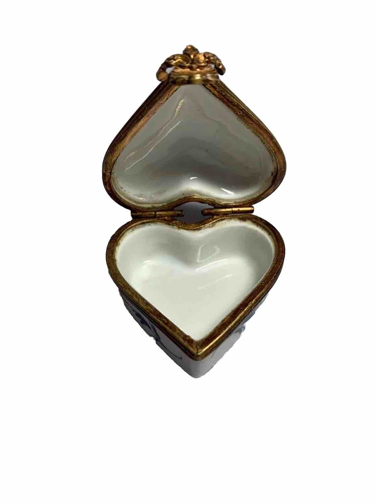 Rare Antique 1800s Décore A La Main Chantilly France Porcelain Heart Trinket Box