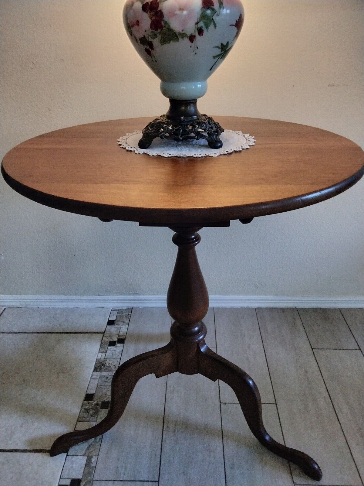 Antique Hepplewhite Style Walnut Tilt Top Birdcage Table Queen Anne Style 1800s