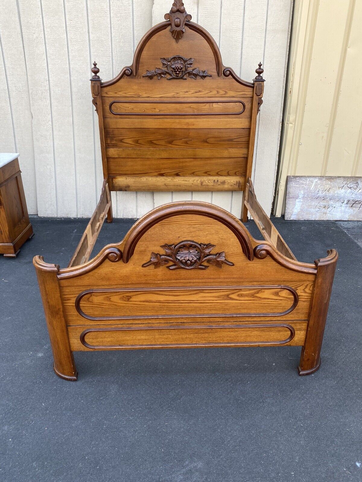 65516  Antique Victorian Oak Bedroom Set Full Bed Dresser w/ mir. Washstand
