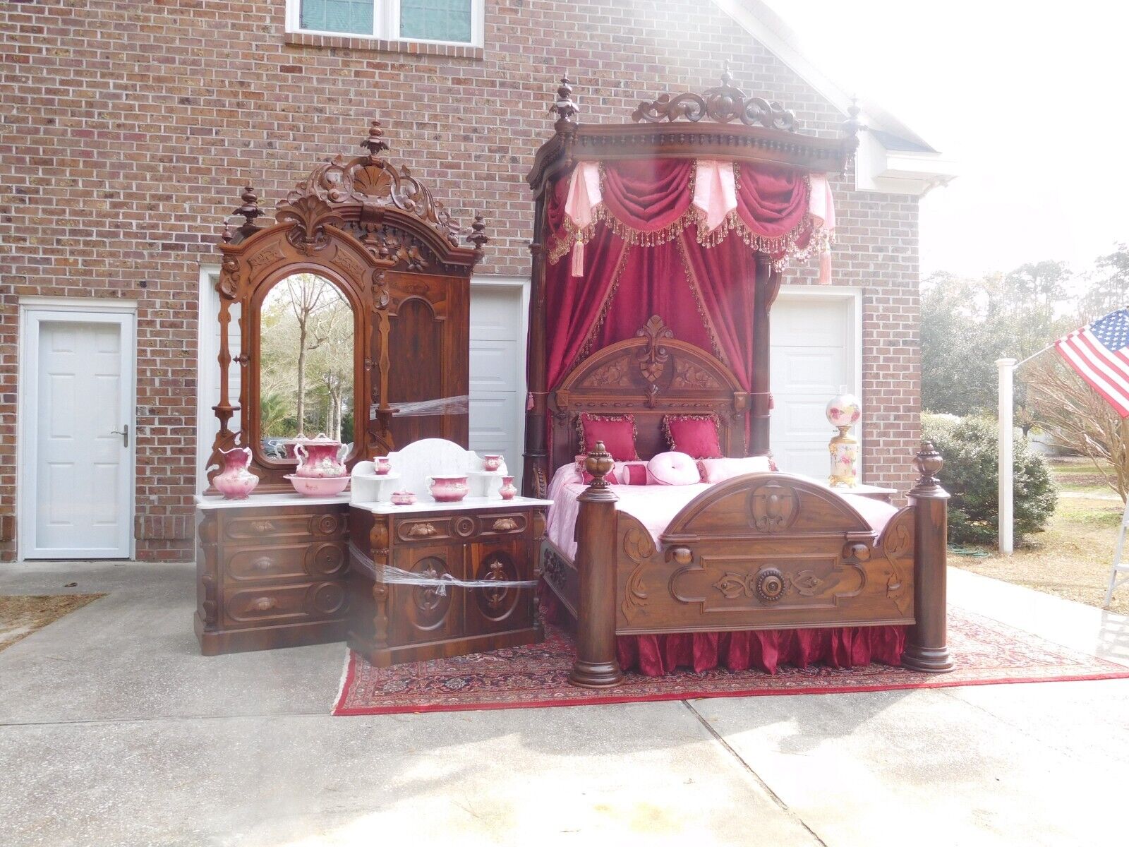 EXTRAVAGANT VICTORIAN ROSEWOOD HALF TESTER BEDROOM SET