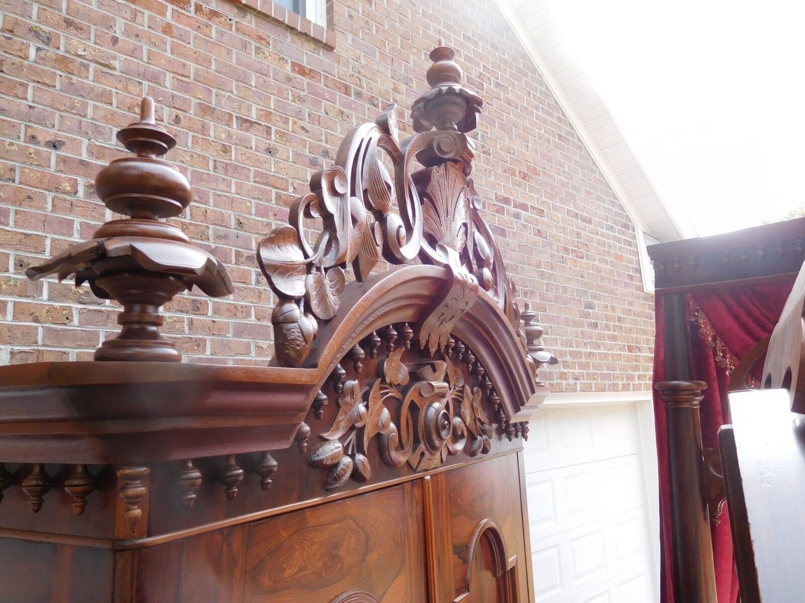 EXTRAVAGANT VICTORIAN ROSEWOOD HALF TESTER BEDROOM SET