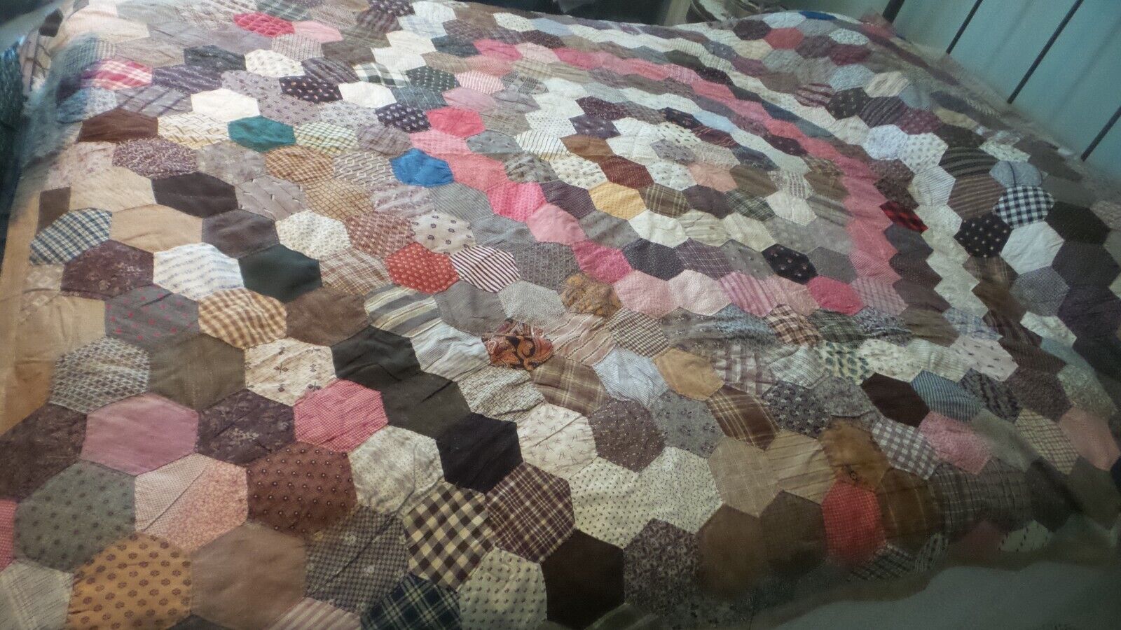 Vintage Hexagon Quilt in Brown Calico Design
