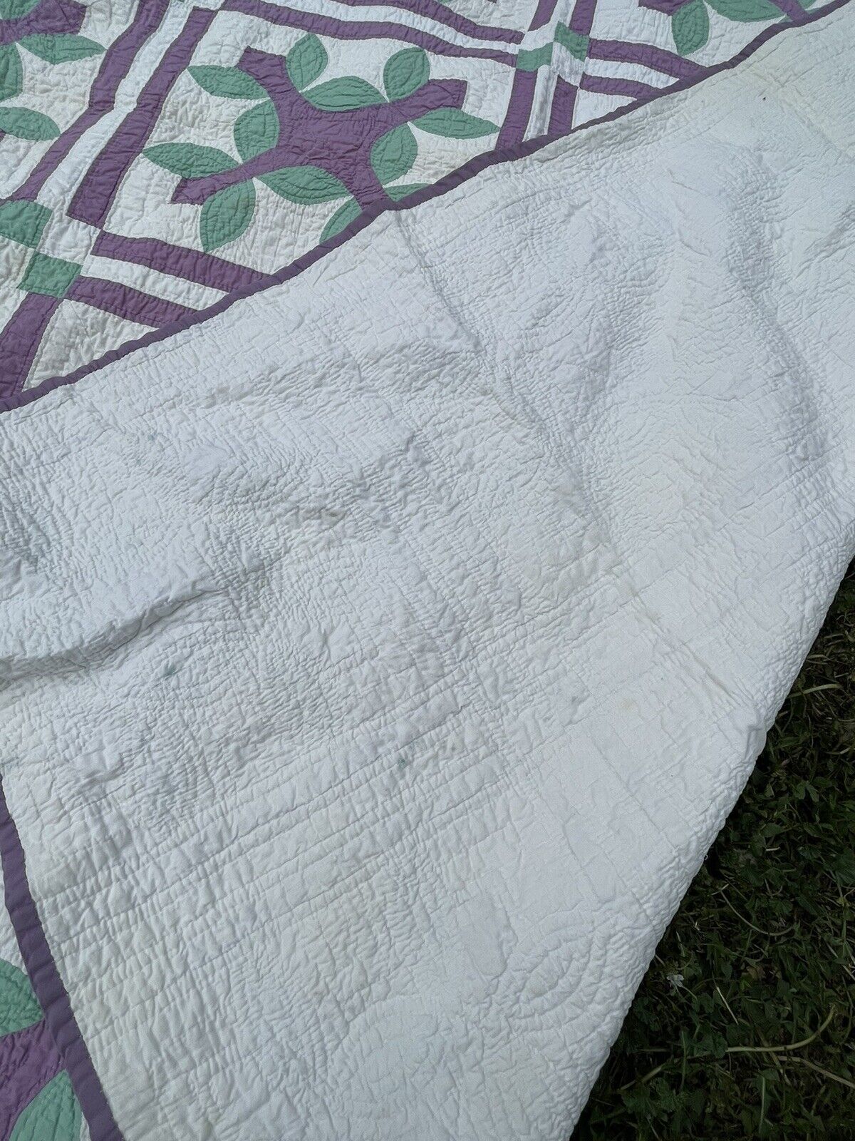 Antique Circular Quilt with Rose and Bud Design