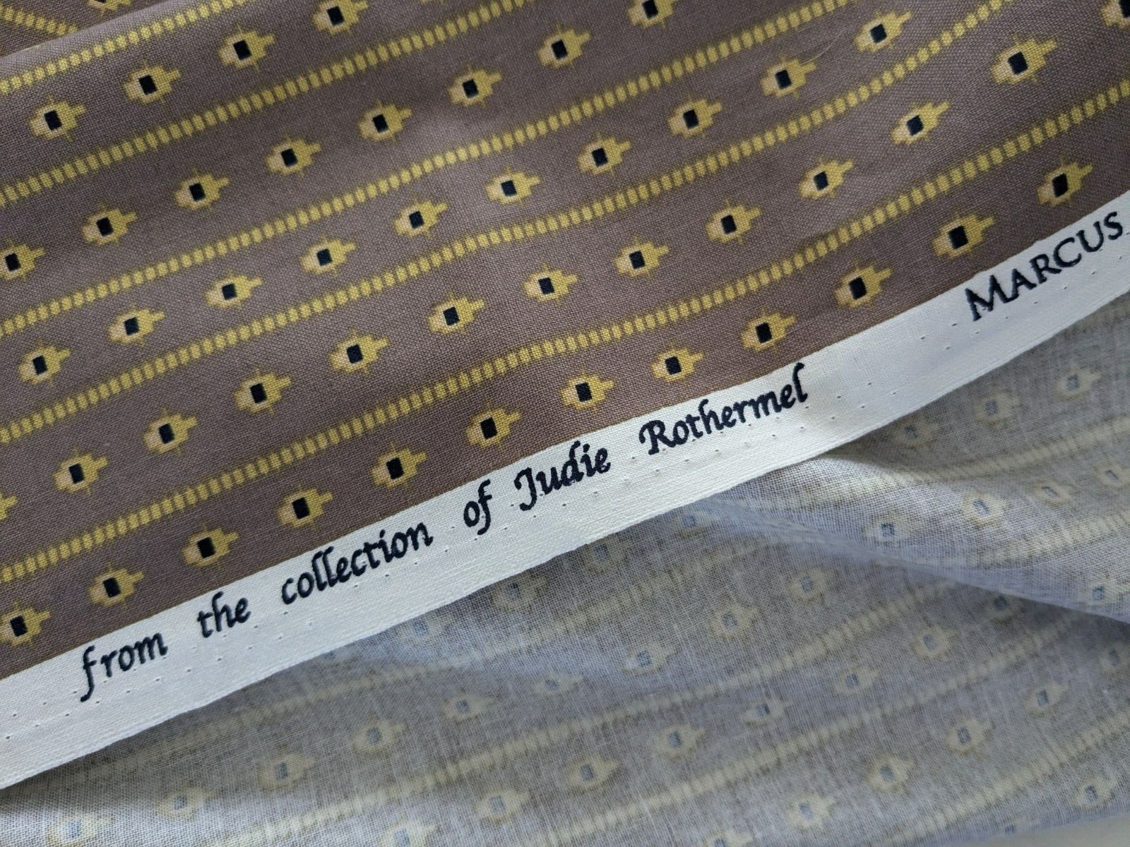 Set of 4 Antiques Fat Quarters: Indigo & Honey