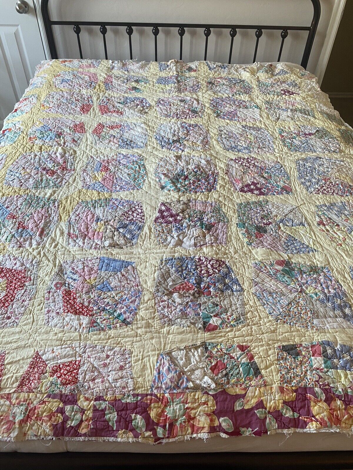 Vintage 1900s Pastel Dresden Plate Quilt 72"x56