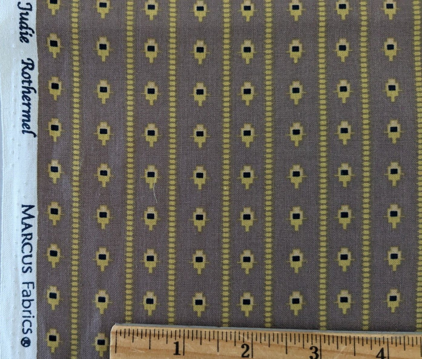 Set of 4 Antiques Fat Quarters: Indigo & Honey