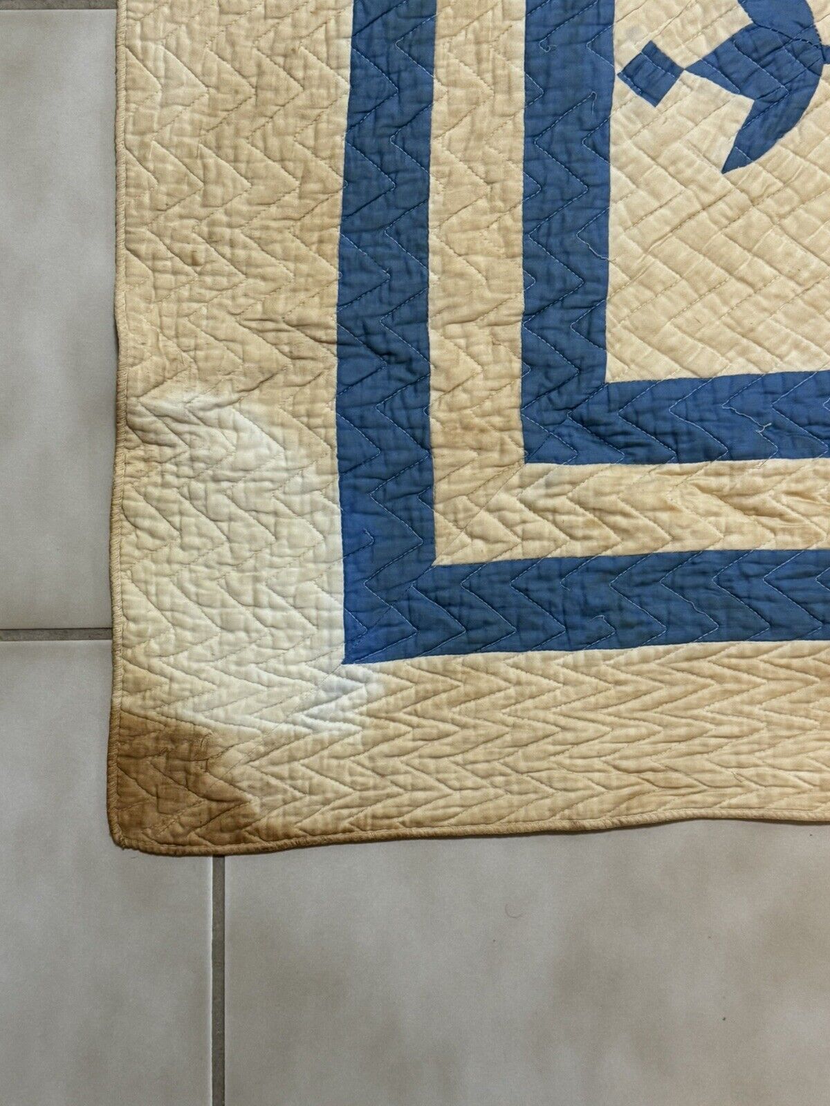 Antique Tulip Quilt by Mrs. AB Ewers