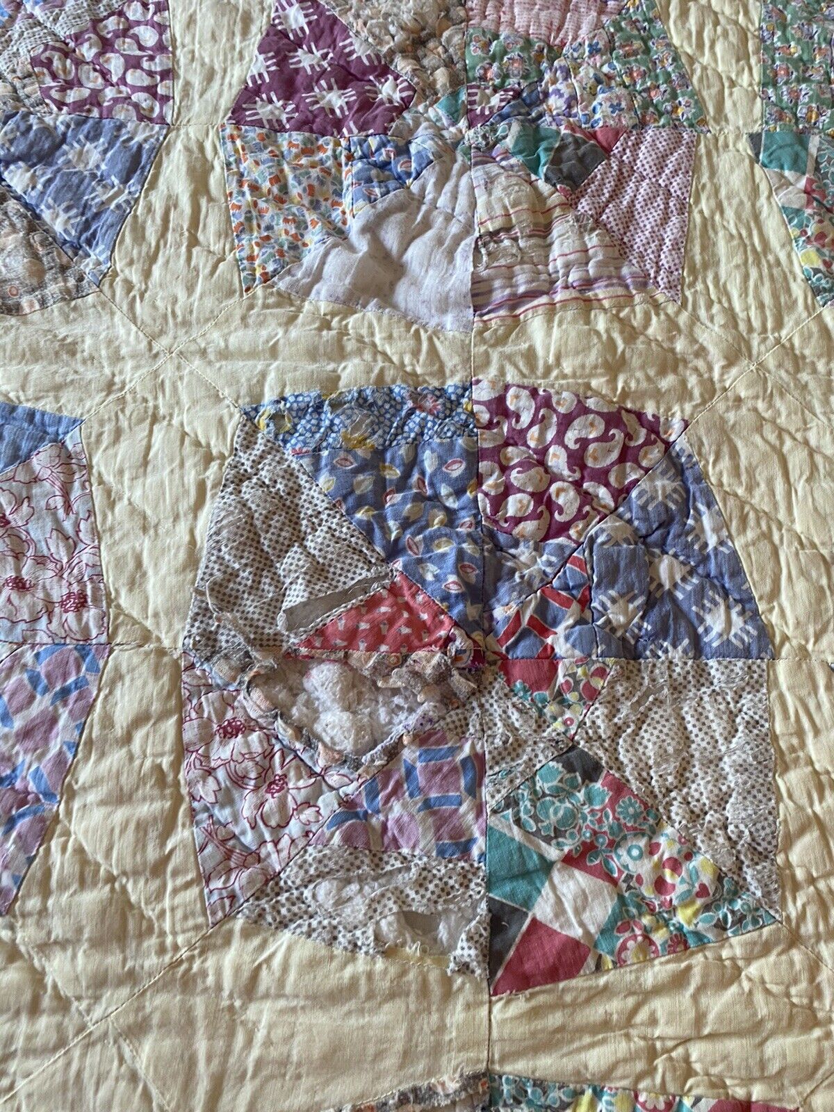 Vintage 1900s Pastel Dresden Plate Quilt 72"x56