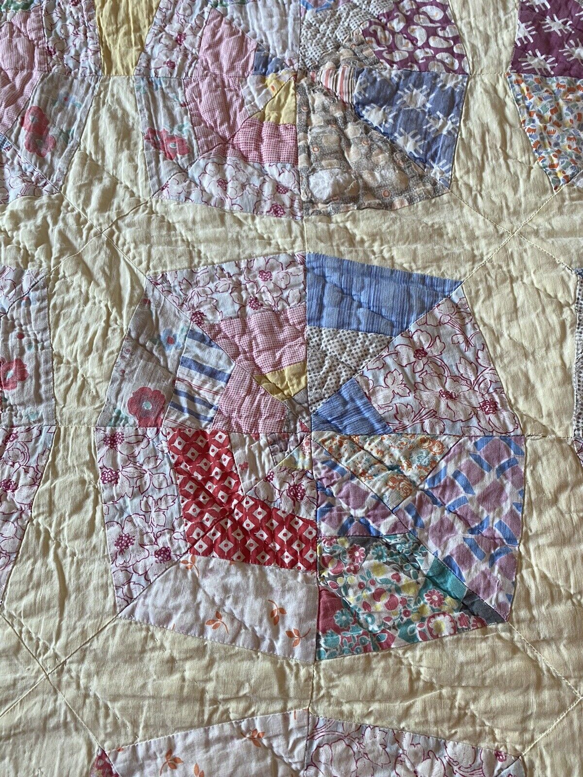 Vintage 1900s Pastel Dresden Plate Quilt 72"x56
