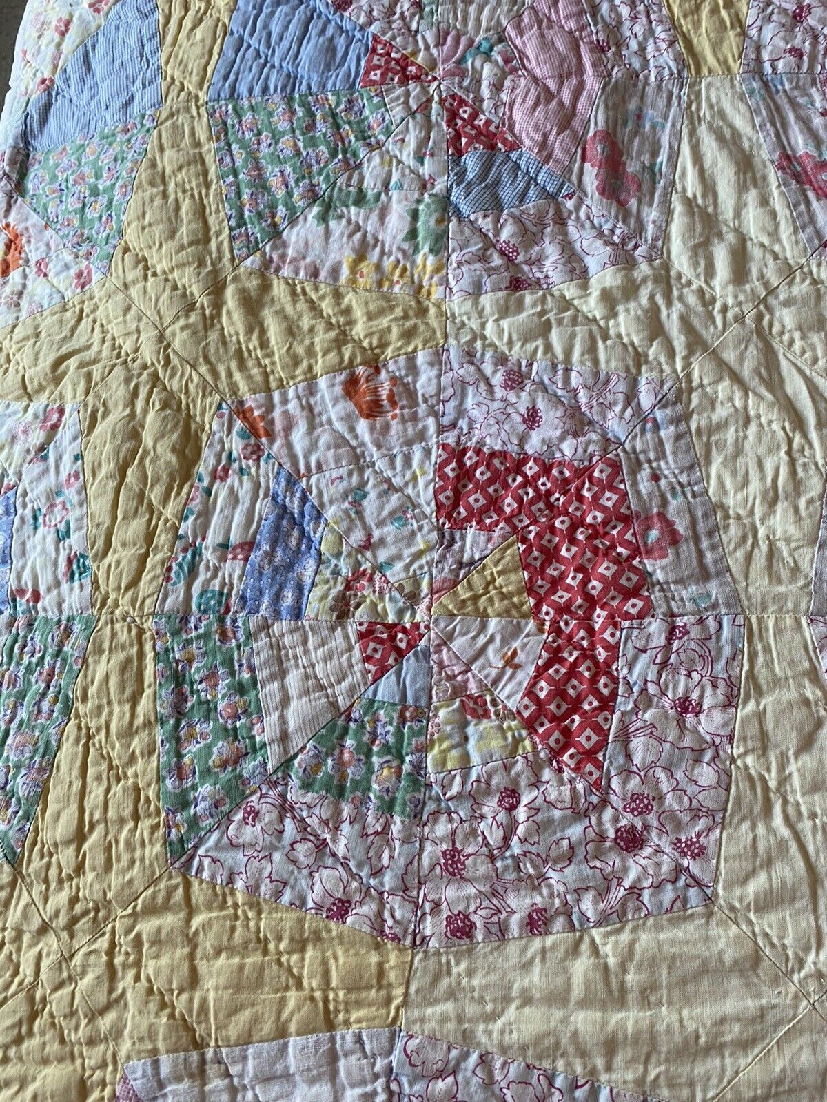 Vintage 1900s Pastel Dresden Plate Quilt 72"x56