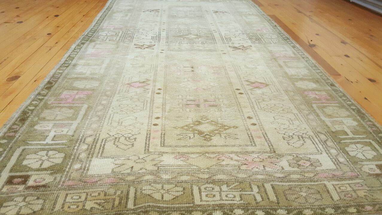 Antique Hand-Knotted Ushak Wool Rug 4x7ft