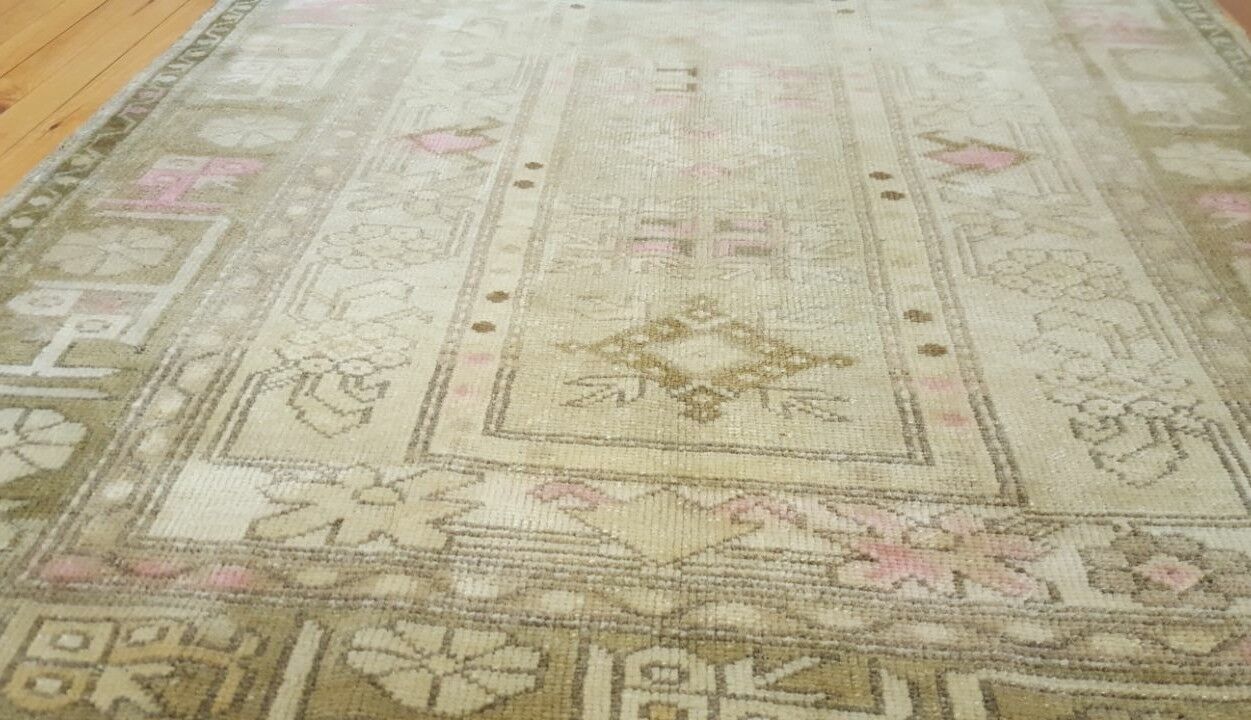 Antique Hand-Knotted Ushak Wool Rug 4x7ft