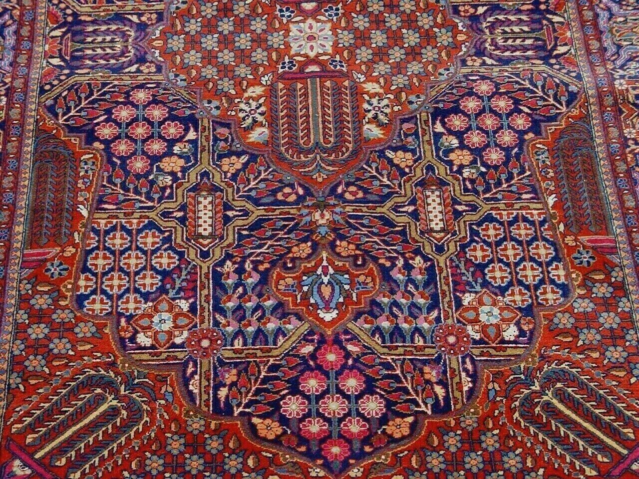Antique 1900s Hand-Knotted Kashan Wool Rug
