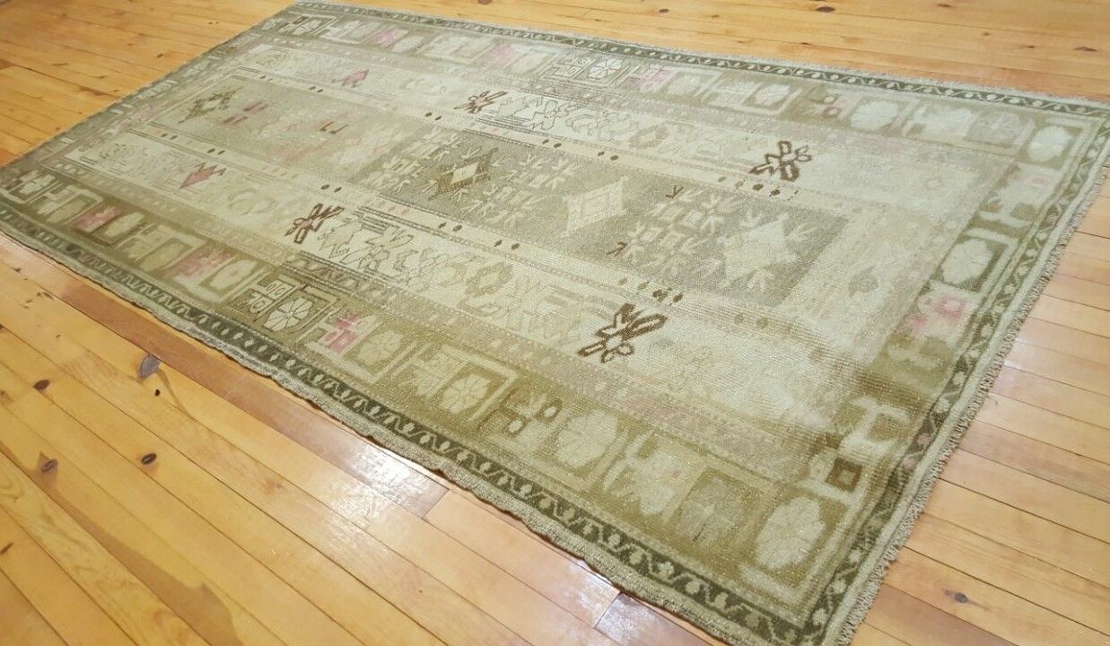 Antique Hand-Knotted Ushak Wool Rug 4x7ft