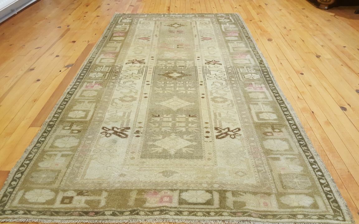 Antique Hand-Knotted Ushak Wool Rug 4x7ft