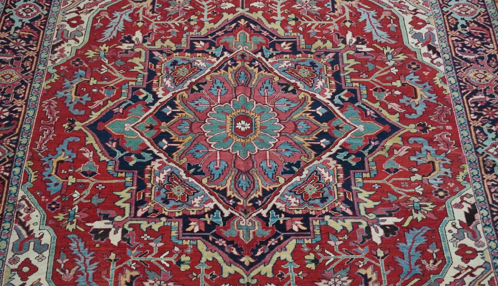 Antique 1900s Herizz Serapii Hand-Knotted Wool Rug