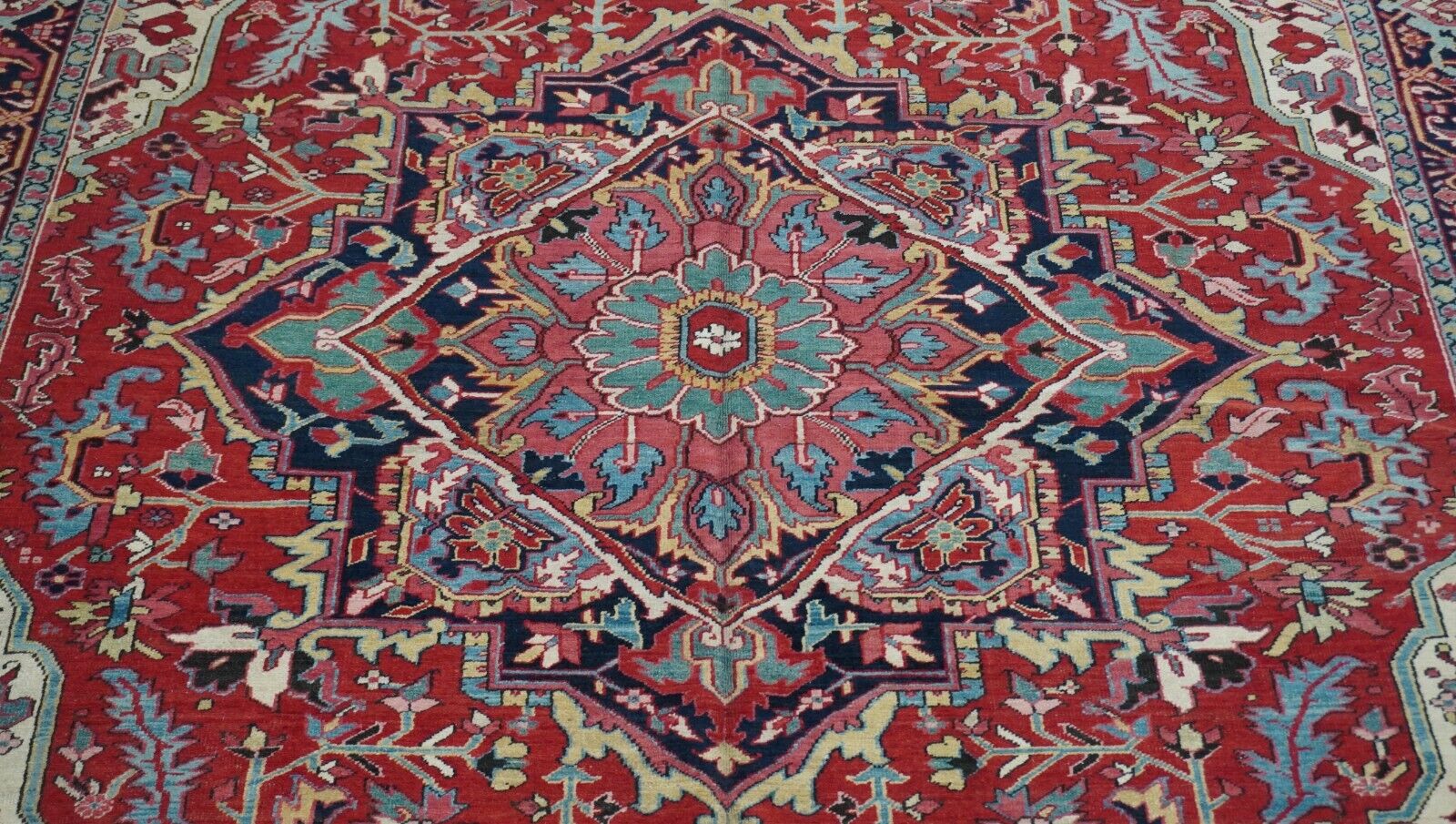 Antique 1900s Herizz Serapii Hand-Knotted Wool Rug