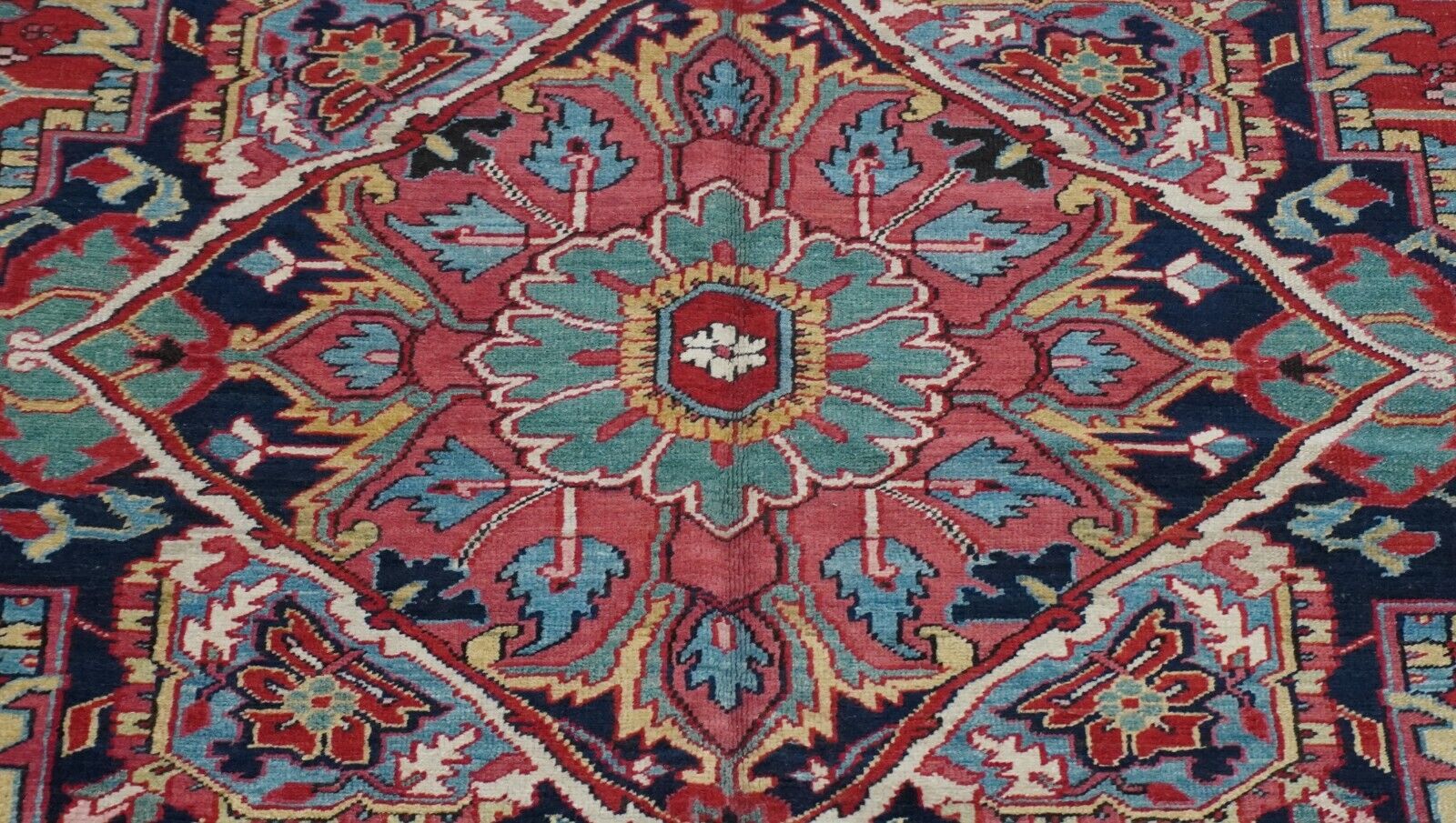Antique 1900s Herizz Serapii Hand-Knotted Wool Rug