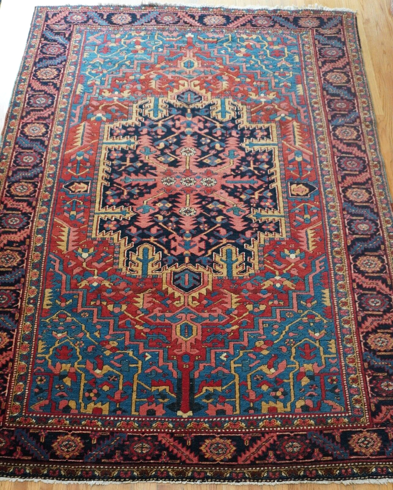 Stunning 1900s Hand-Knotted Herizz Serapii Rug