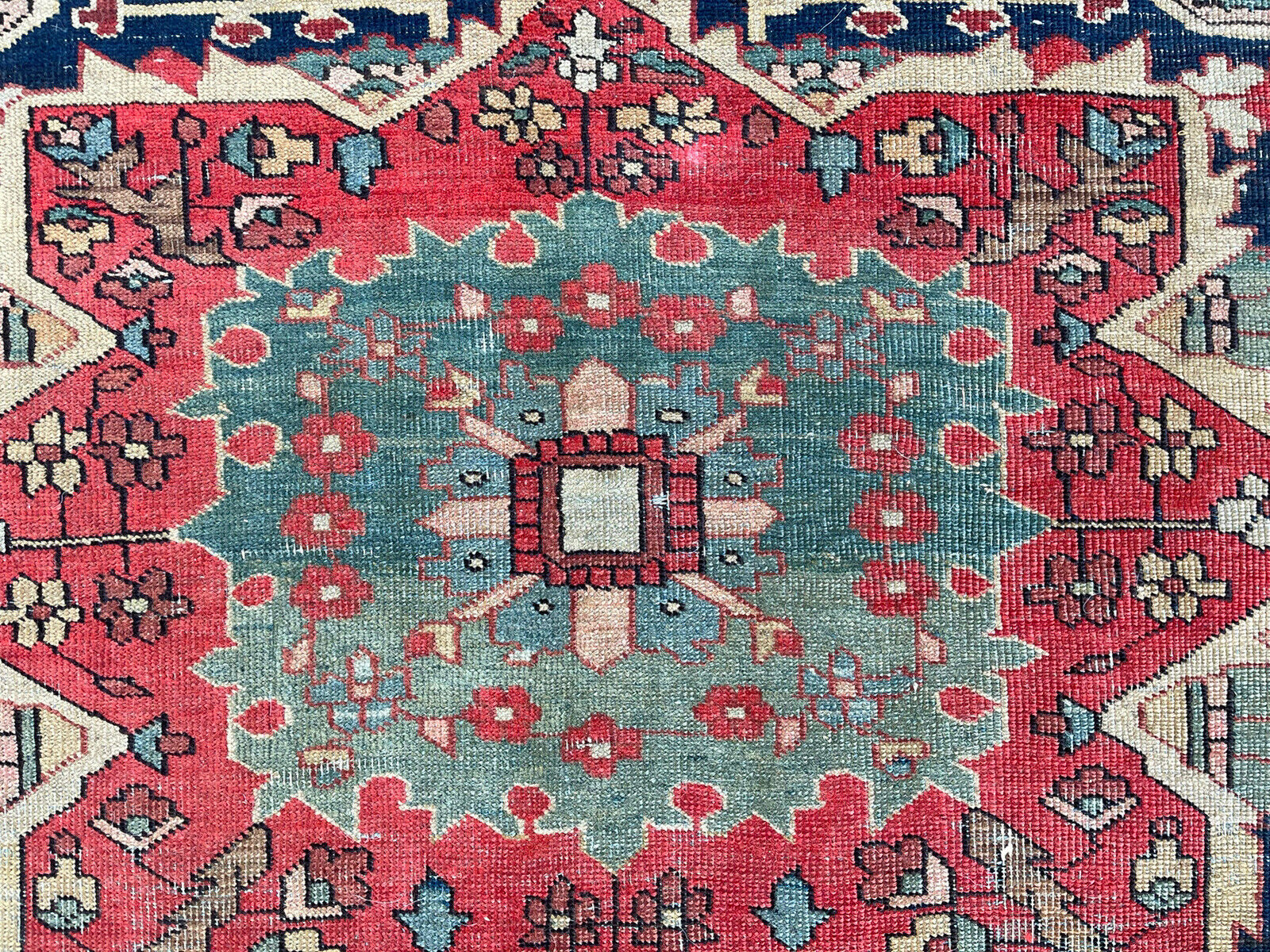 Stunning Antique 9x12 Hand-Knotted Heriz Rug