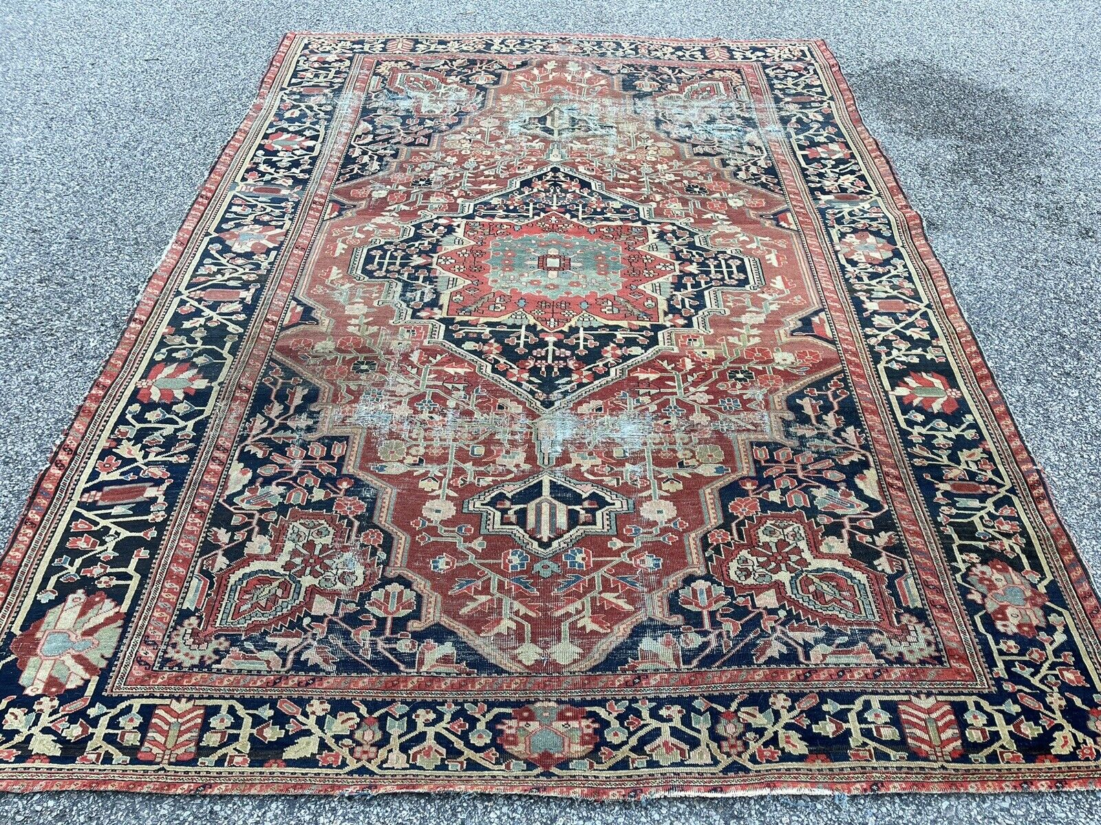 Stunning Antique 9x12 Hand-Knotted Heriz Rug