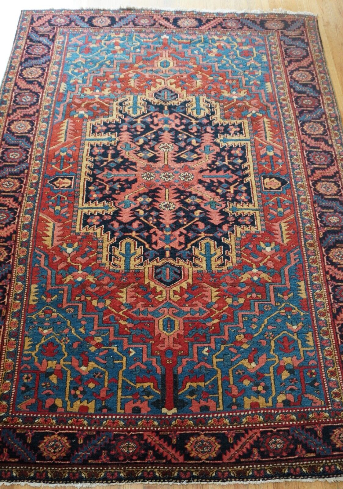 Stunning 1900s Hand-Knotted Herizz Serapii Rug