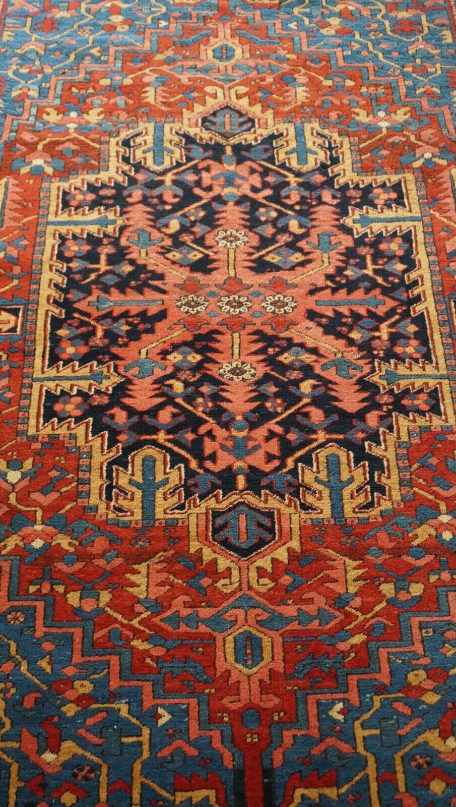 Stunning 1900s Hand-Knotted Herizz Serapii Rug