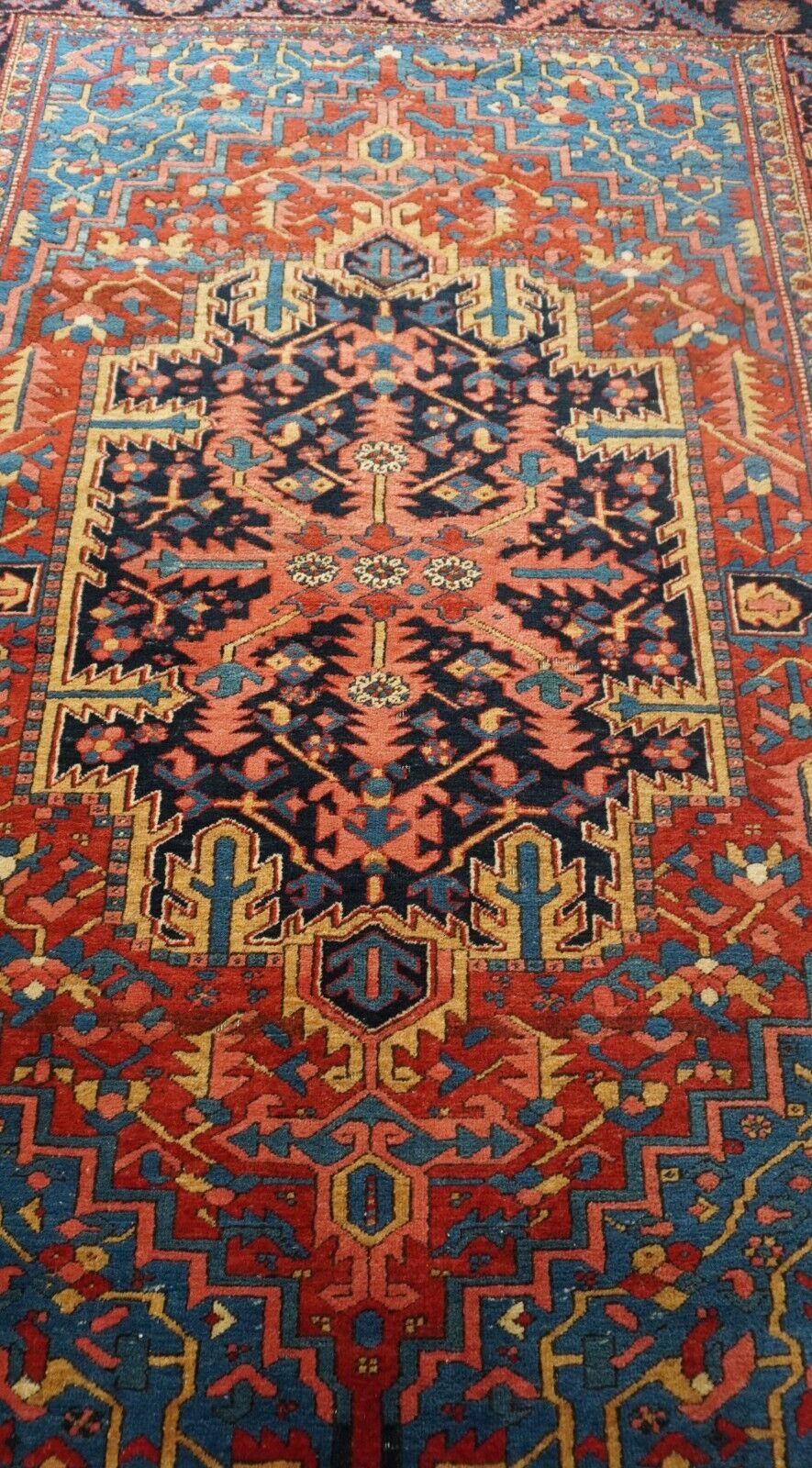 Stunning 1900s Hand-Knotted Herizz Serapii Rug