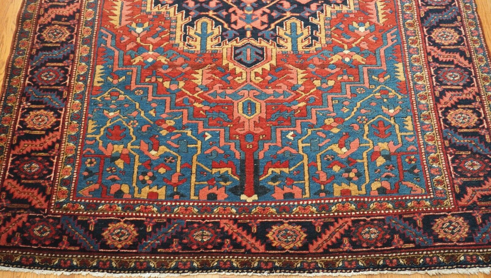 Stunning 1900s Hand-Knotted Herizz Serapii Rug