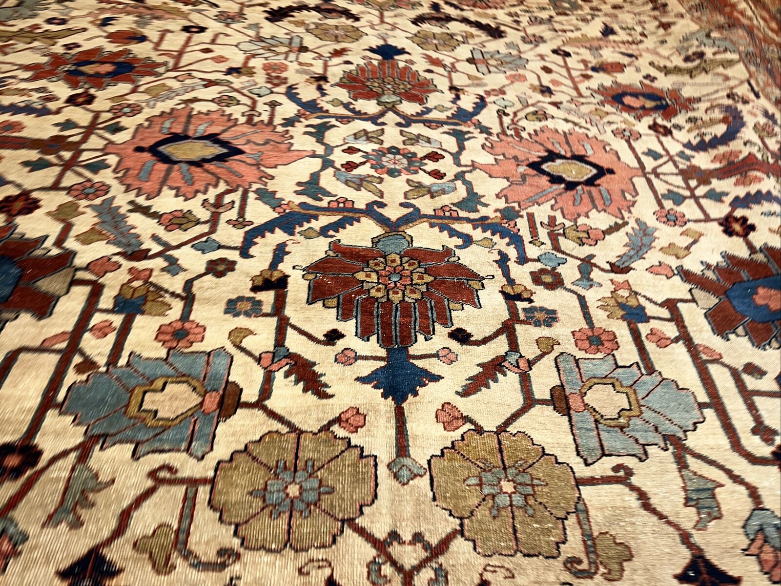 19th Century Antique Serapi – Exceptional Ivory Beauty