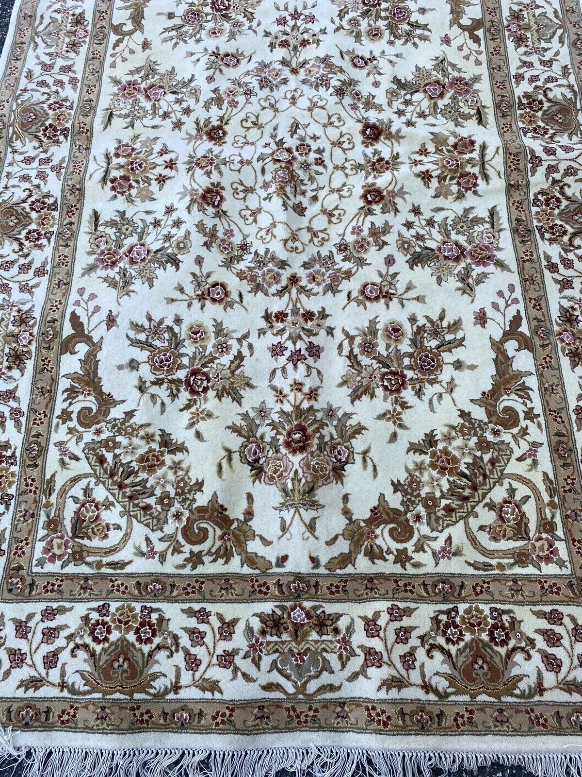 Ivory Lillian Hand-Tufted Wool Area Rug 5x8
