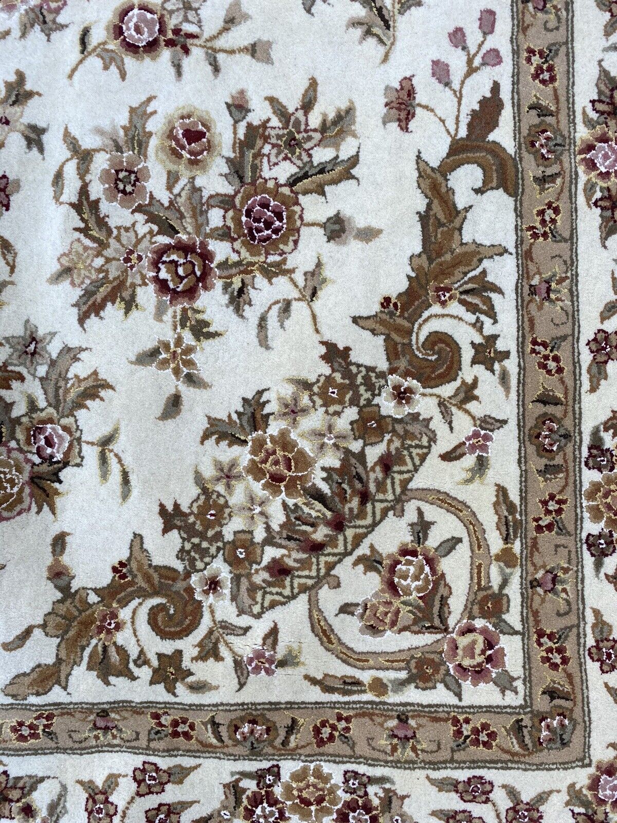 Ivory Lillian Hand-Tufted Wool Area Rug 5x8