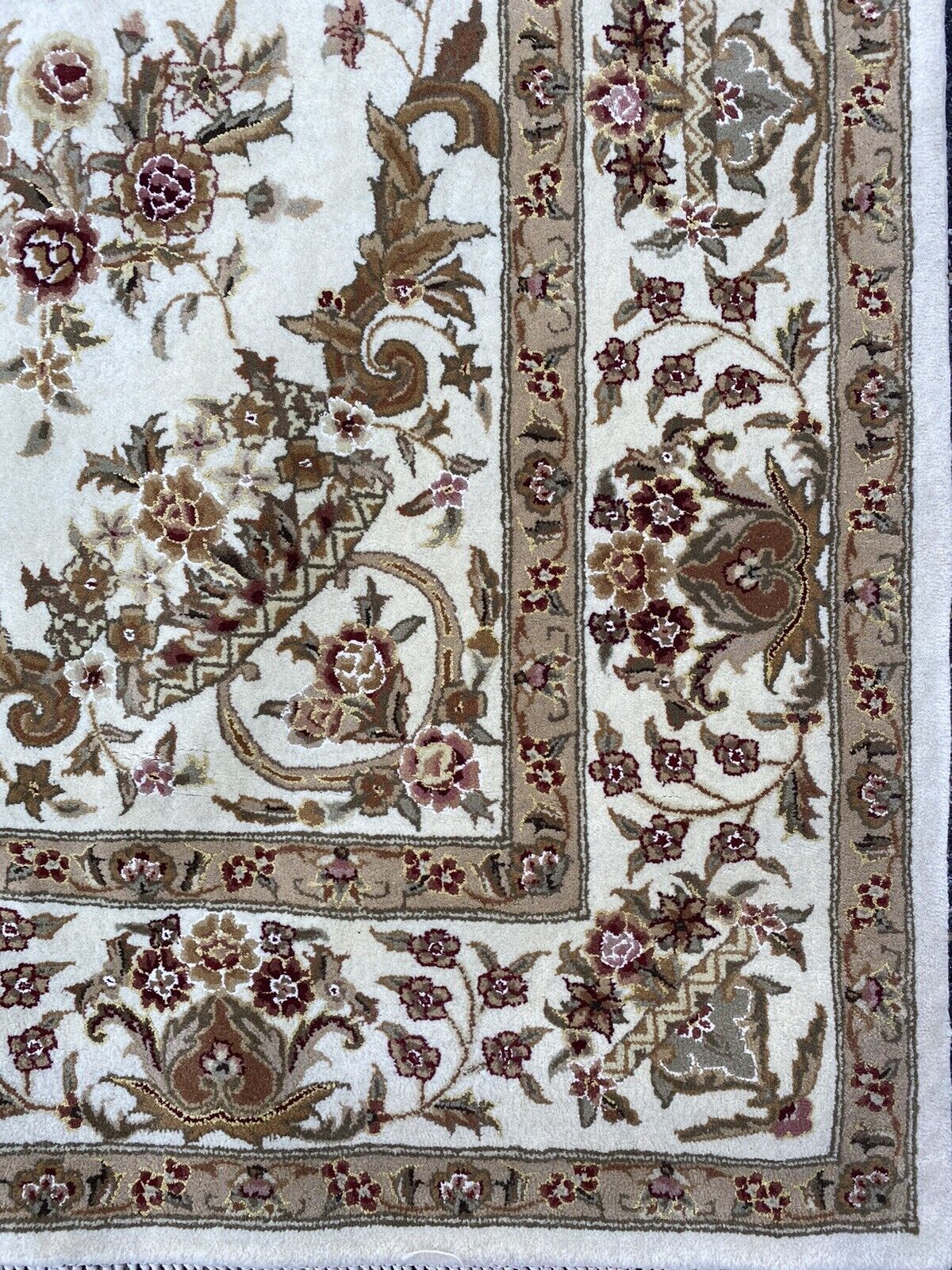 Ivory Lillian Hand-Tufted Wool Area Rug 5x8