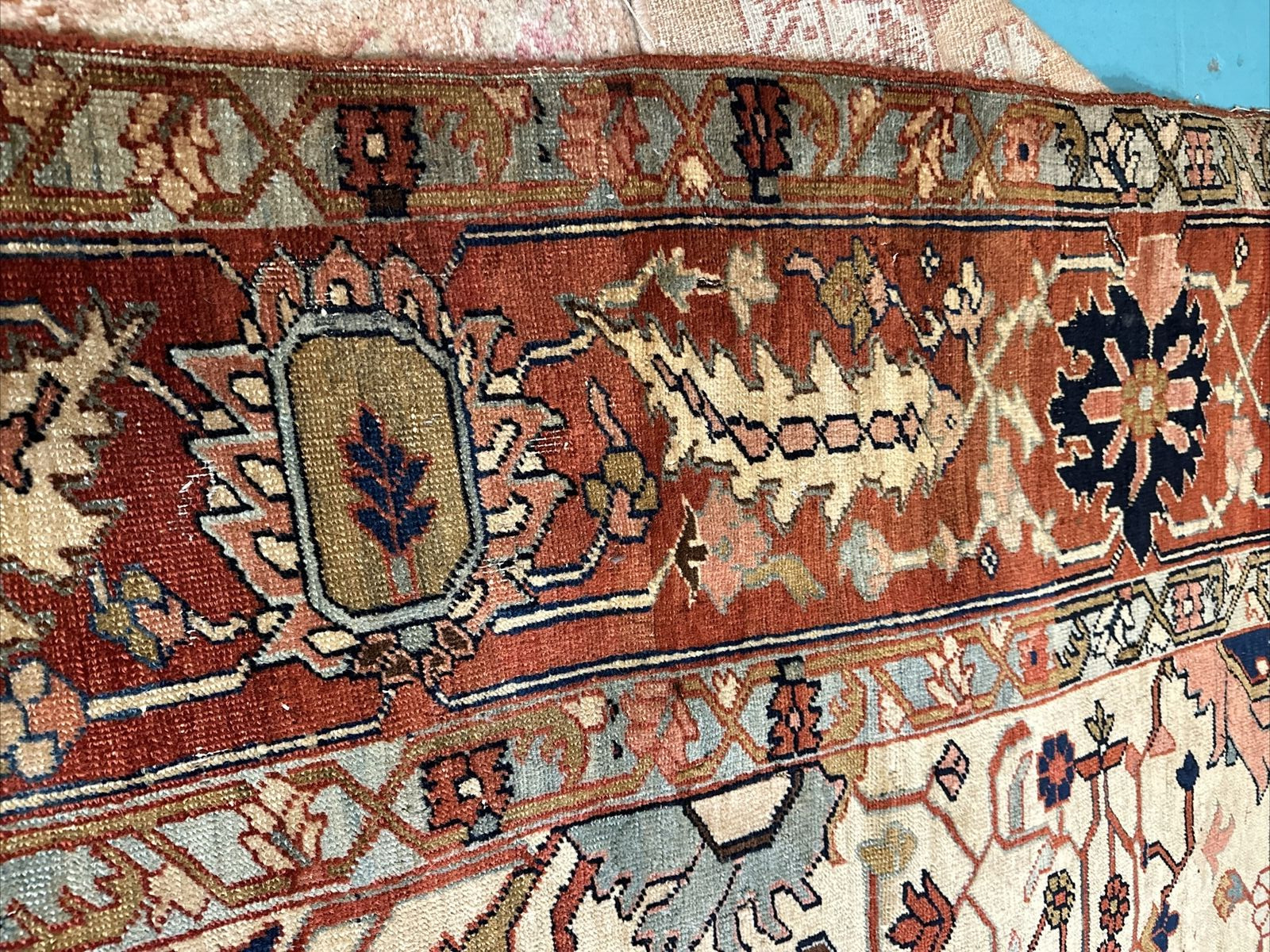 19th Century Antique Serapi – Exceptional Ivory Beauty