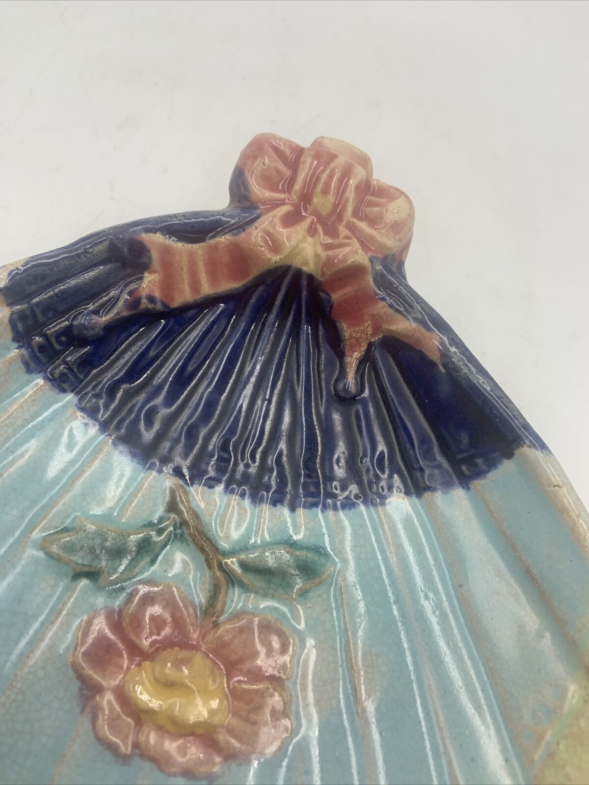 Victorian Majolica Fan Bow Flower Nappy Dish