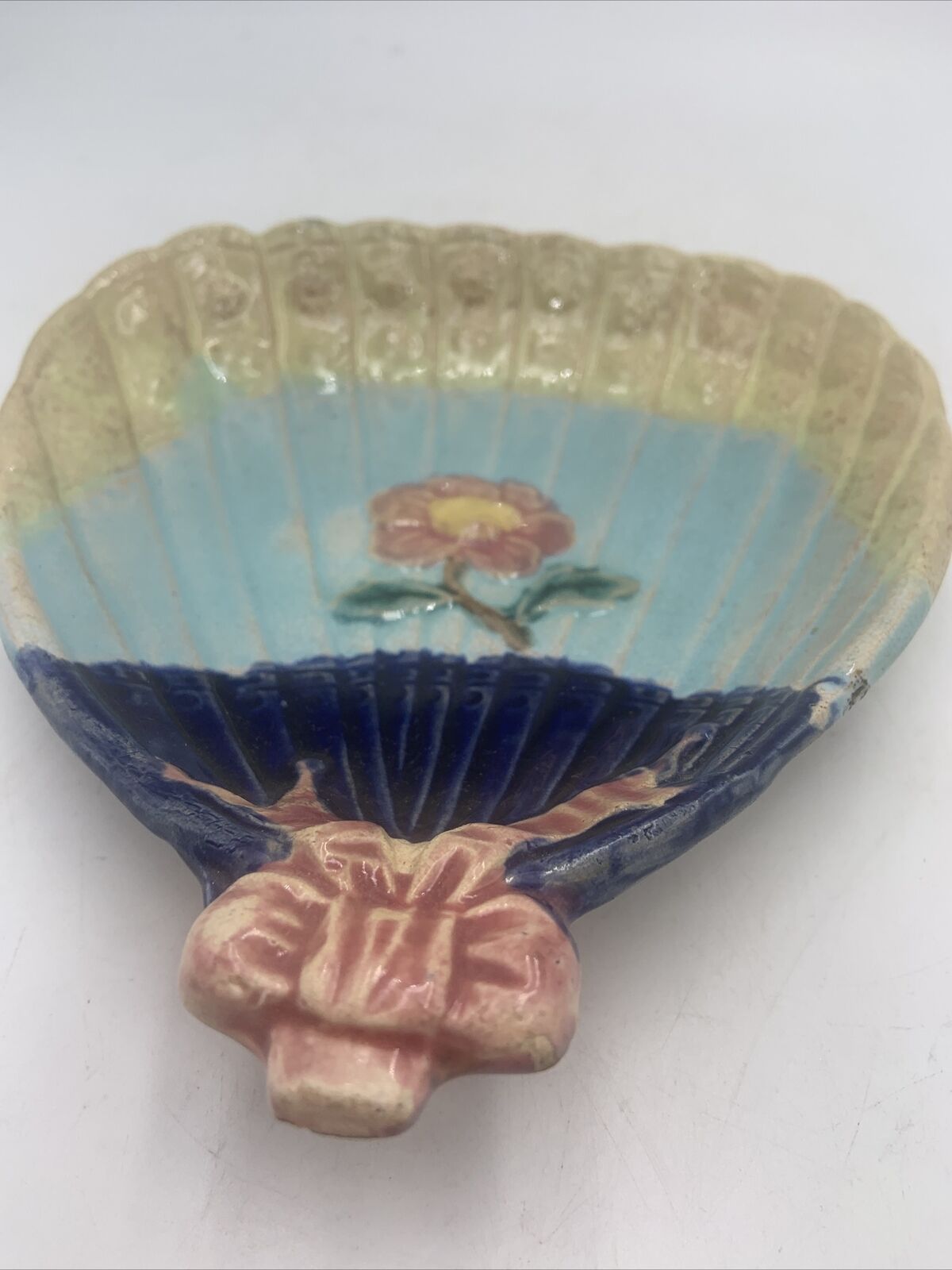 Victorian Majolica Fan Bow Flower Nappy Dish