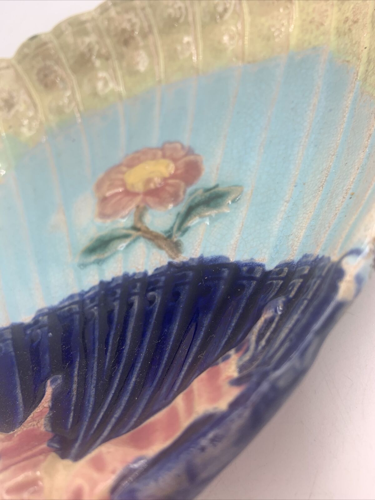Victorian Majolica Fan Bow Flower Nappy Dish