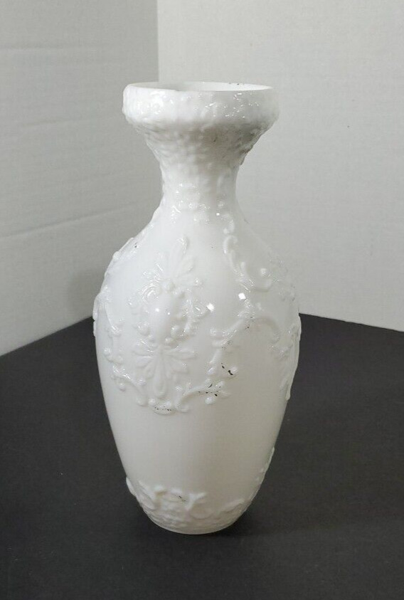 Wholesale Victorian 1800s White Bristol Glass Vase