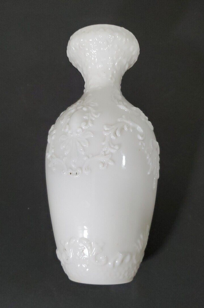 Wholesale Victorian 1800s White Bristol Glass Vase