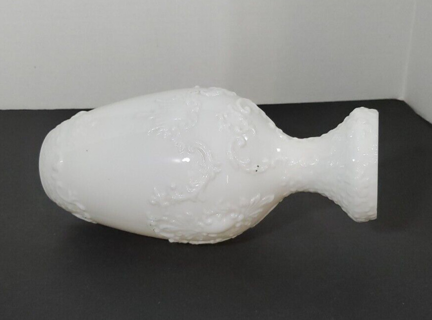 Wholesale Victorian 1800s White Bristol Glass Vase
