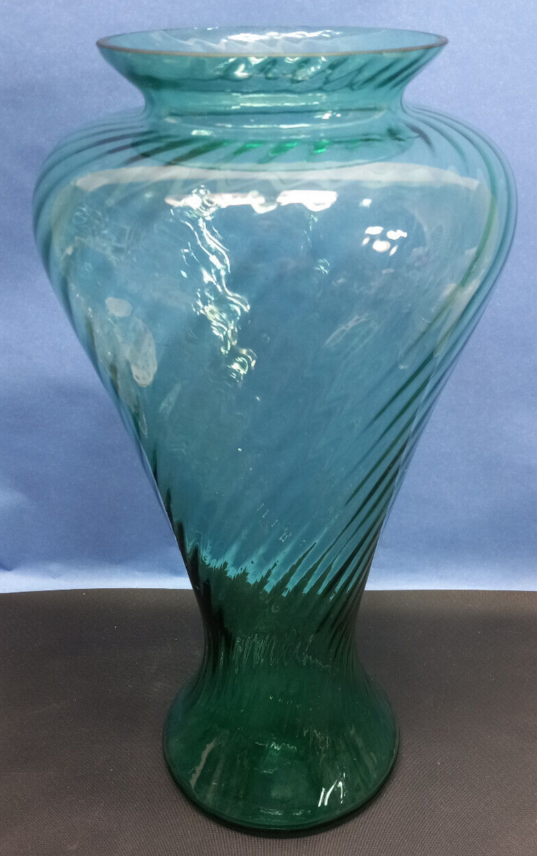 Rare Large Victorian Vaseline Glass Vase Uranium Swirl