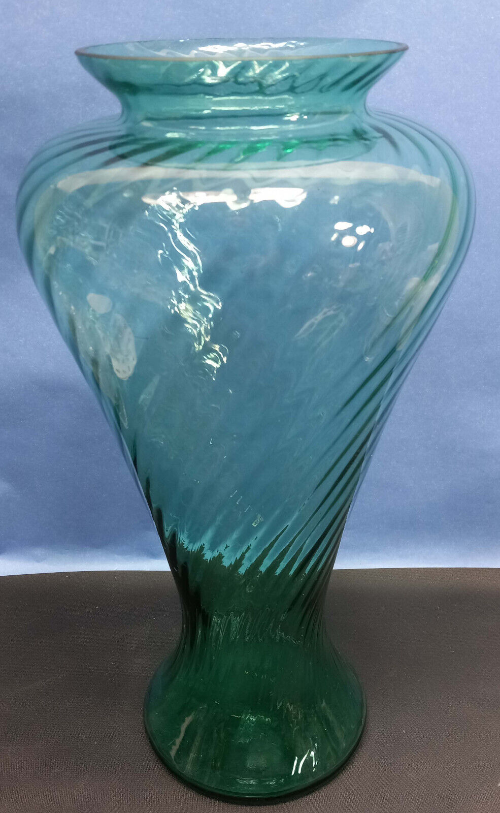 Rare Large Victorian Vaseline Glass Vase Uranium Swirl