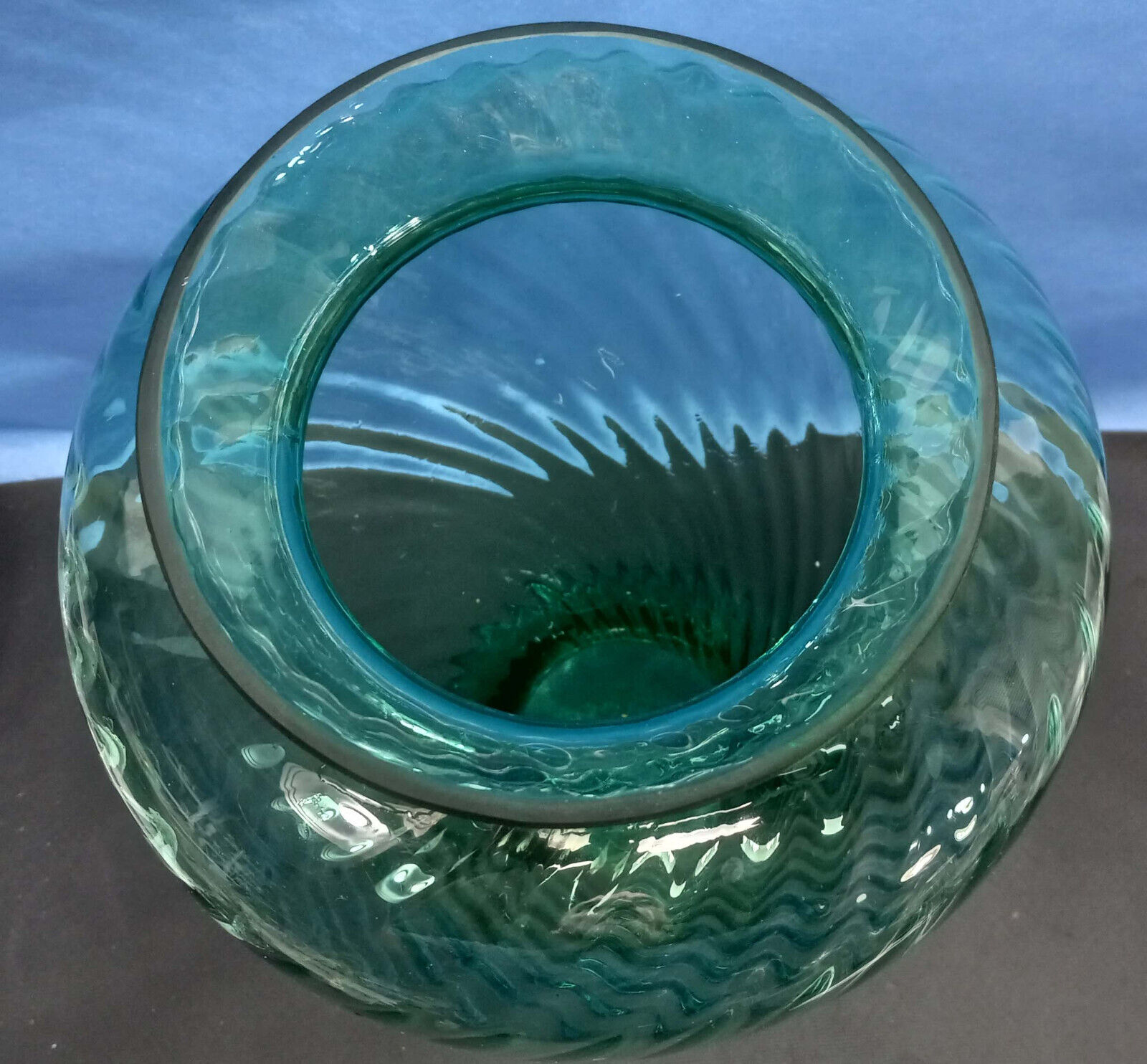 Rare Large Victorian Vaseline Glass Vase Uranium Swirl