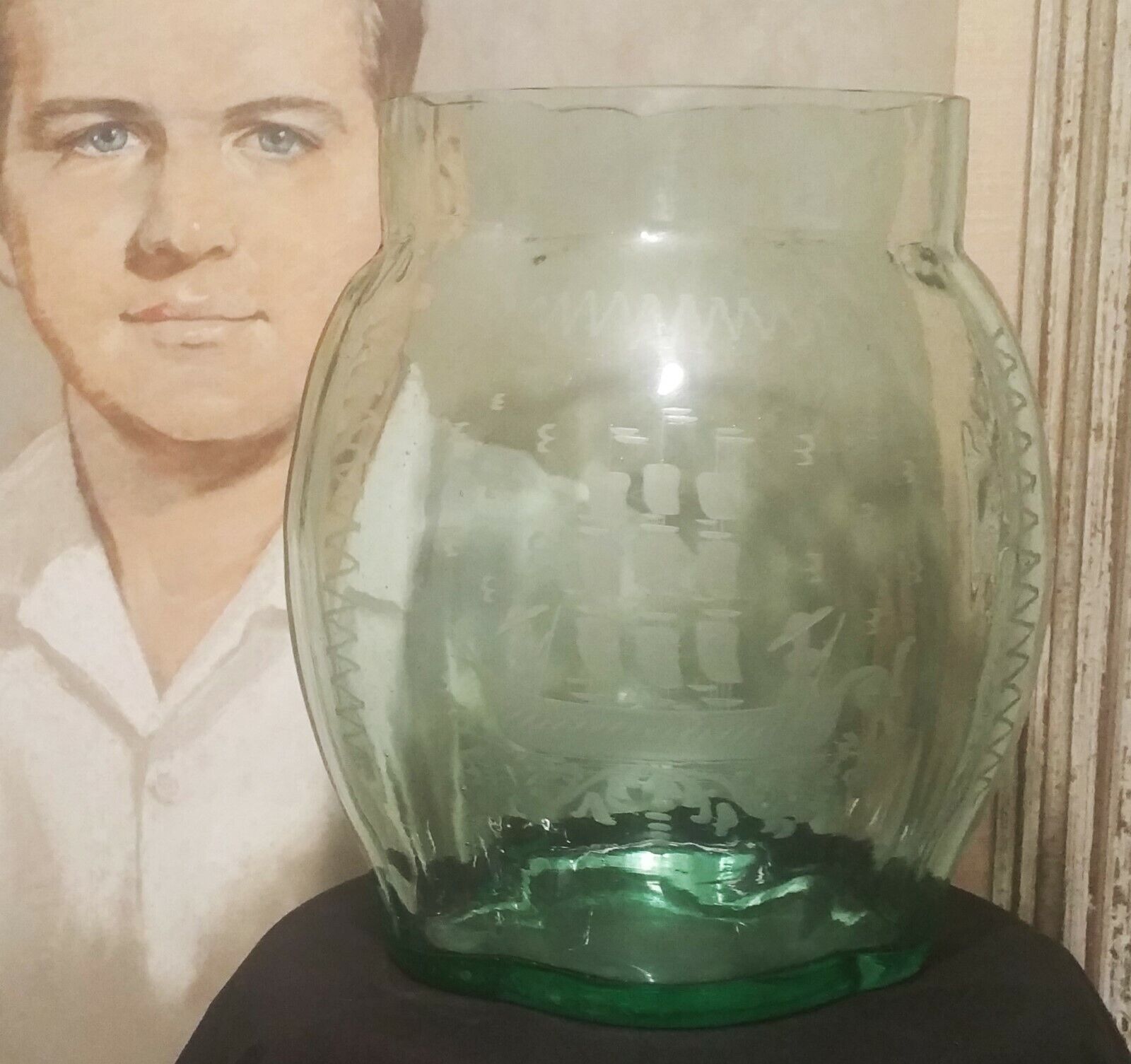 Colonial America Era Etched Uranium Flip Glass Vase