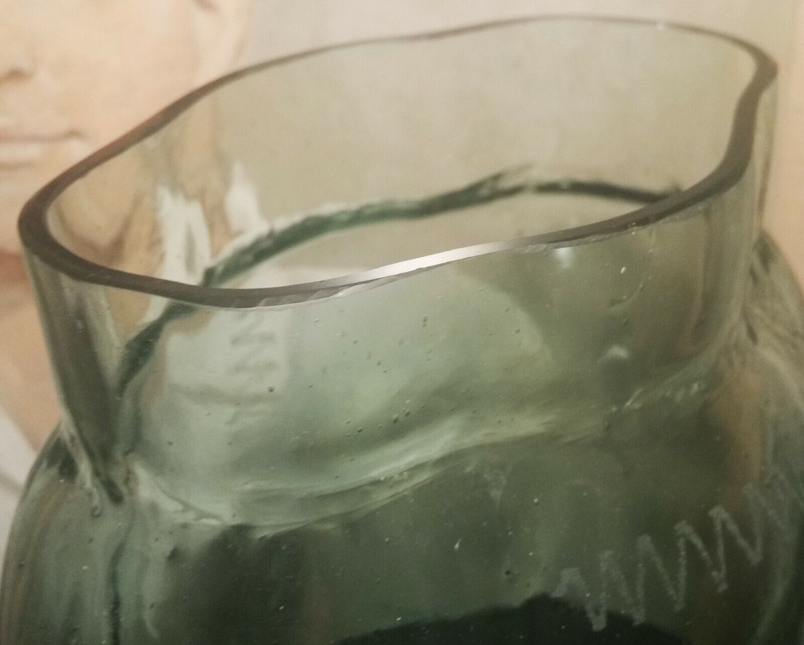 Colonial America Era Etched Uranium Flip Glass Vase