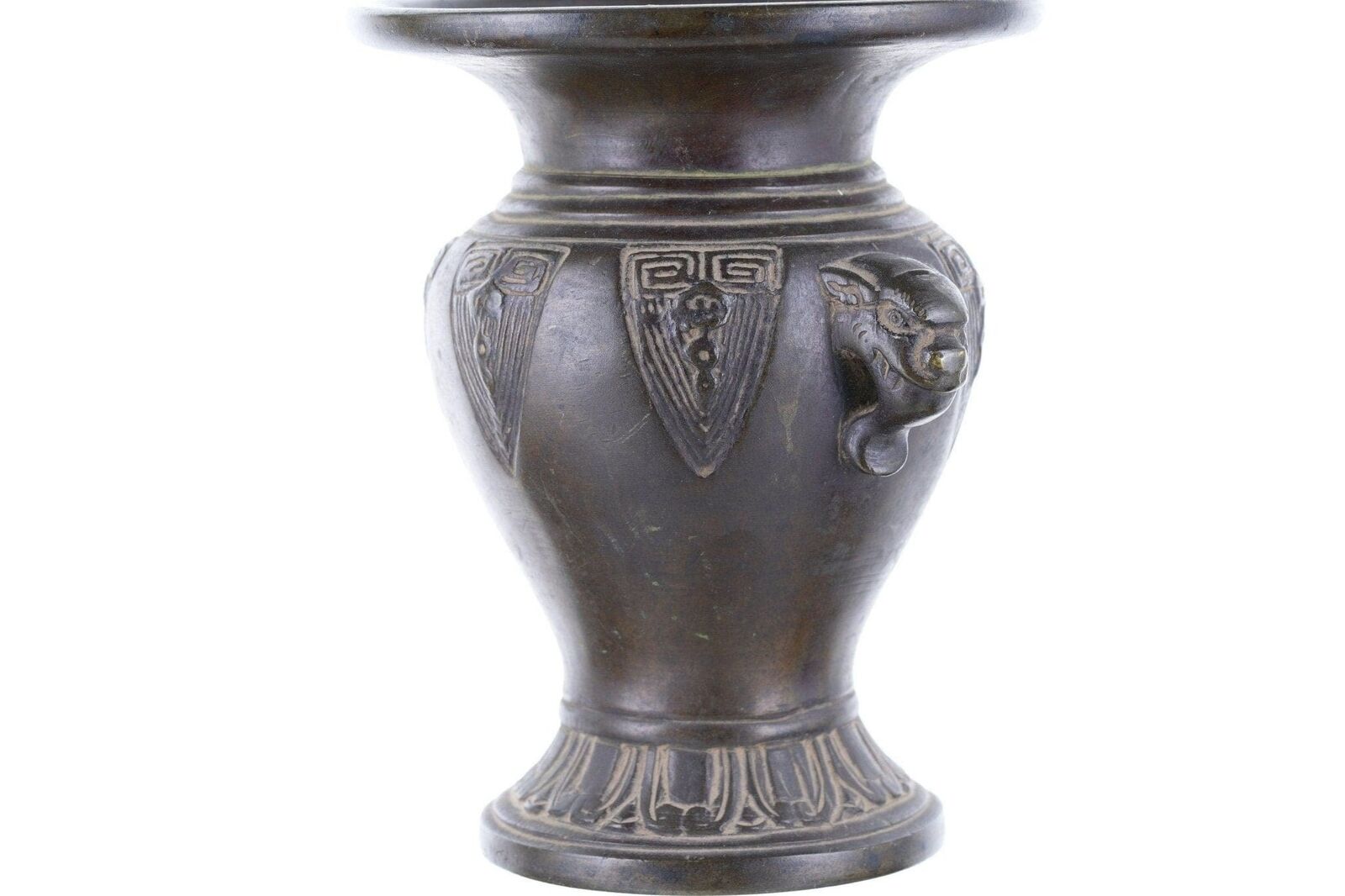 Japanese bronze vase from the 18th century