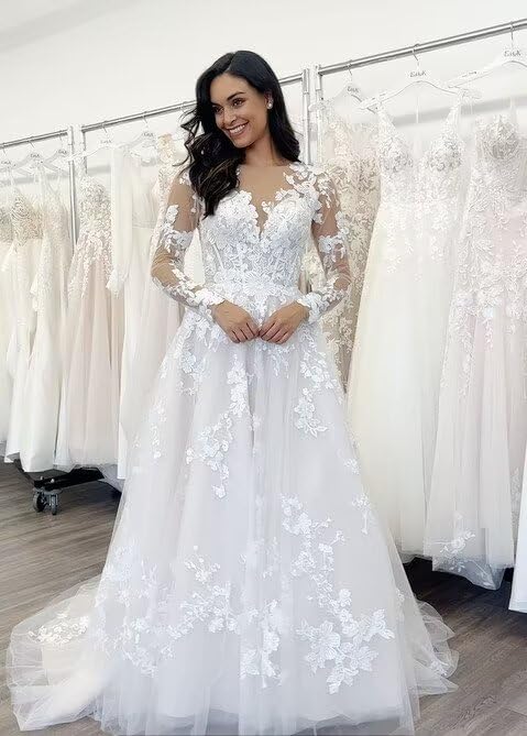 Miao Duo Lace Tulle Appliqued A-Line Wedding Gown