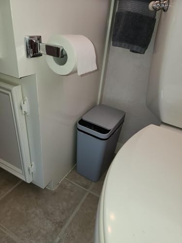 QSFWCSM Bathroom Trash can,Smart Touchless Trash Can,Automatic Motion Sensor Compost Bin with Lid,2.4 Gallon Plastic PP Rubbish Can, Kitchen, Bathroom, Office, Bedroom Trash can (Grey)