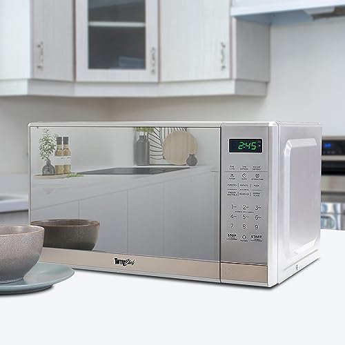 Compact 700W Microwave Oven, Digital Controls, 0.7 cu.ft