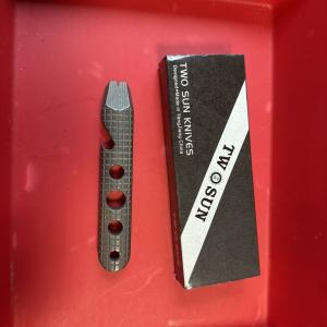 TwoSun EDC-11 Titanium Pry Bar Bottle Opener